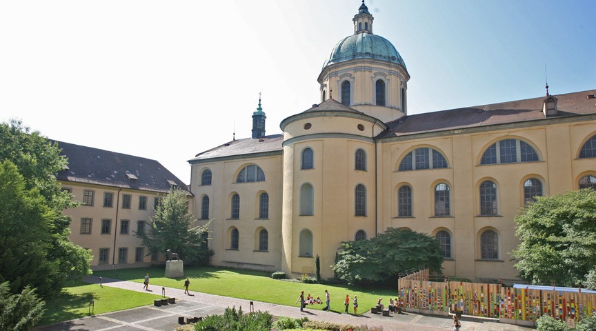 Basilika St. Martin sowie der Innenhof des Schlossbaus an der Pädagogischen Hochschule Weingarten